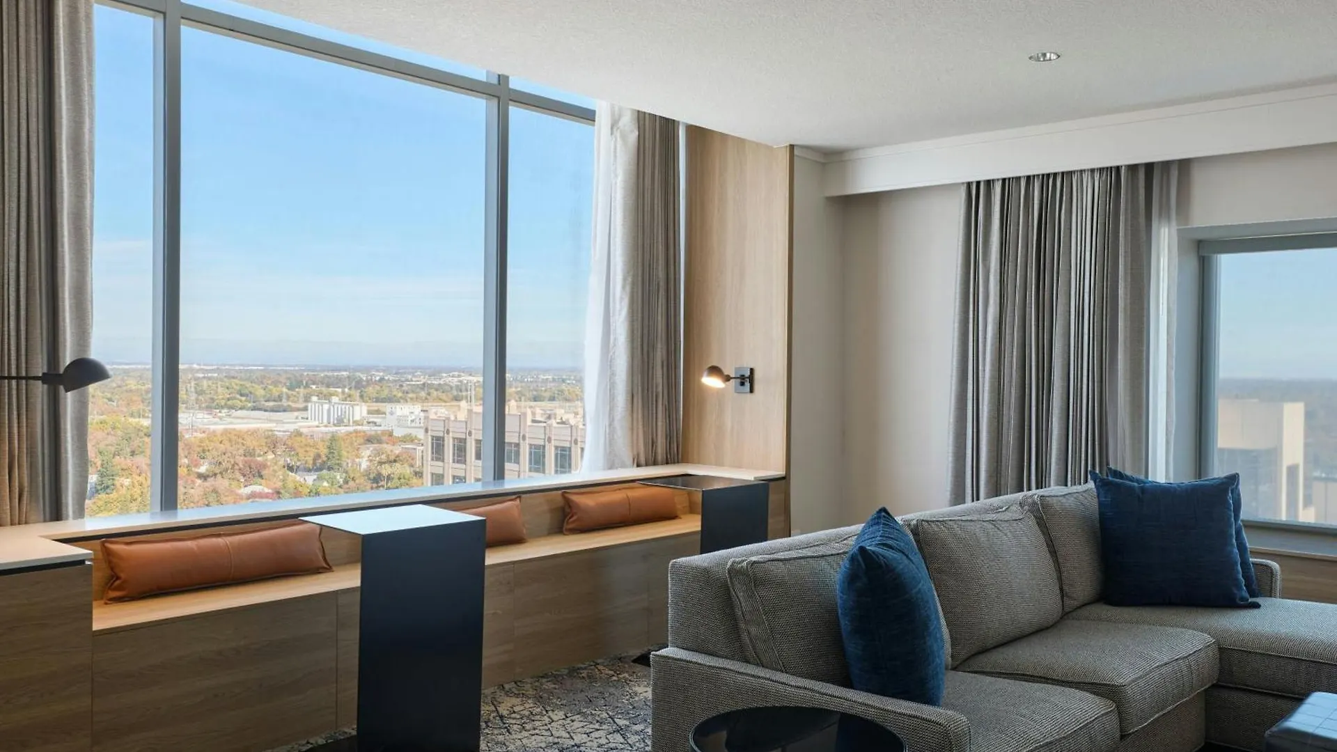 Sheraton Grand Sacramento Hotel