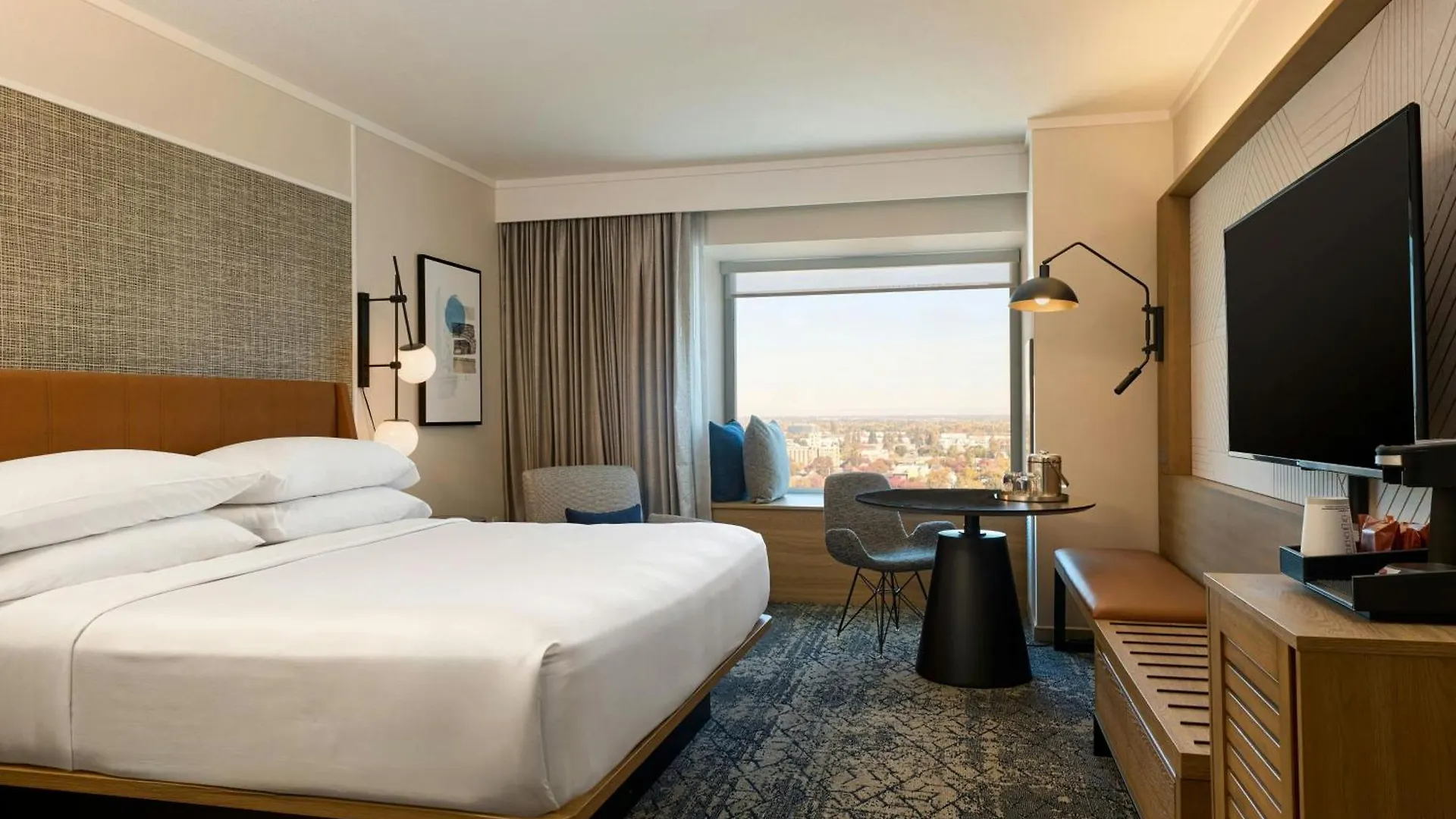 Sheraton Grand Sacramento 4*,